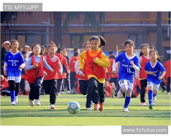 喀什小孩足球梦想启航在绿茵场上追逐希望与未来